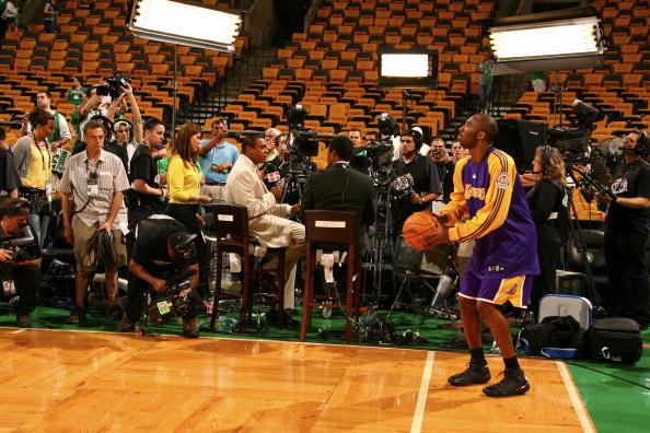 表现得更加 表现得更加